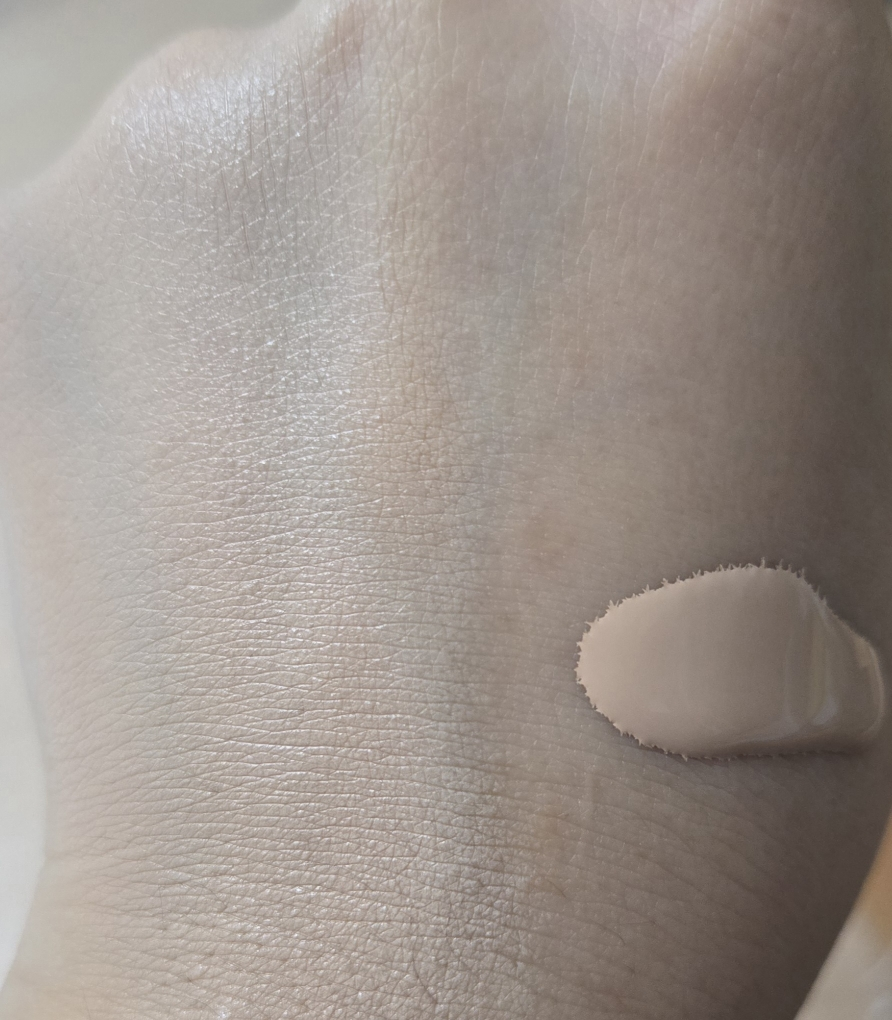 丝滑持久粉底液 [SPF20/PA++] [21N1 香草] [1.5 毫升的真实用户使用照片