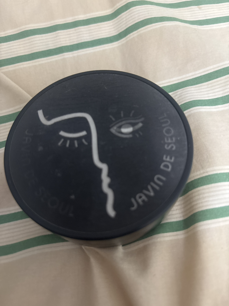 Wink 粉底契约 [SPF50+/PA+++] [第 21 期封面 象牙色] [第 21 期封面的真实用户使用照片