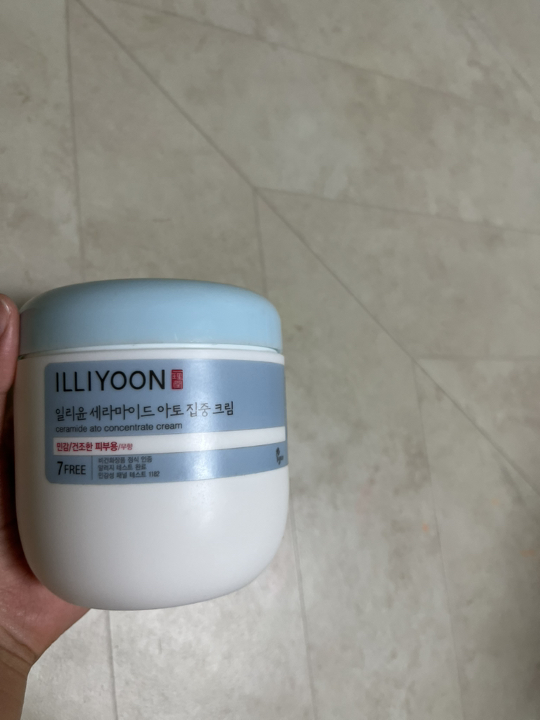 일리윤 (ILLIYOON) 세라마이드 아토 집중 크림 review image