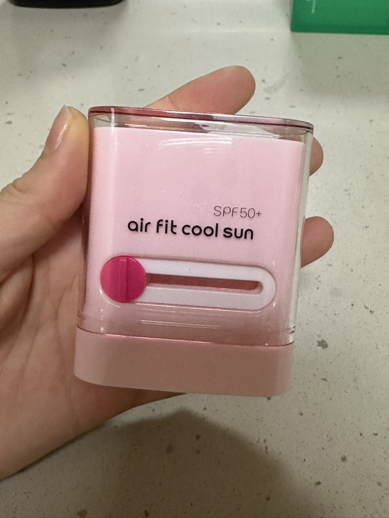 리즈케이 (LIZk) 에어핏 쿨 선 [SPF50+/PA++++] review image