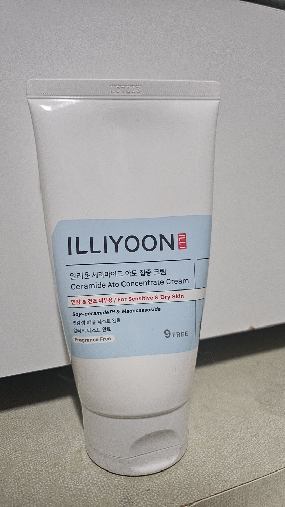 일리윤 (ILLIYOON) 세라마이드 아토 집중 크림 review image