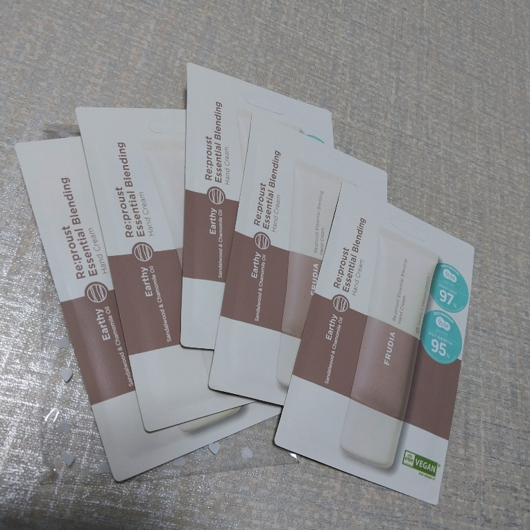 후르디아 (FRUDIA) 리프루스트 에센셜 블렌딩 핸드크림 [얼시] review image