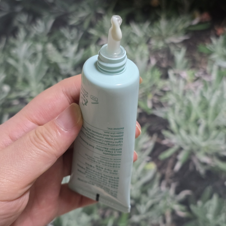 넘버즈인 (numbuzin) 1번 청초 진정맑은 물막선크림 [SPF50+/PA++++] review image