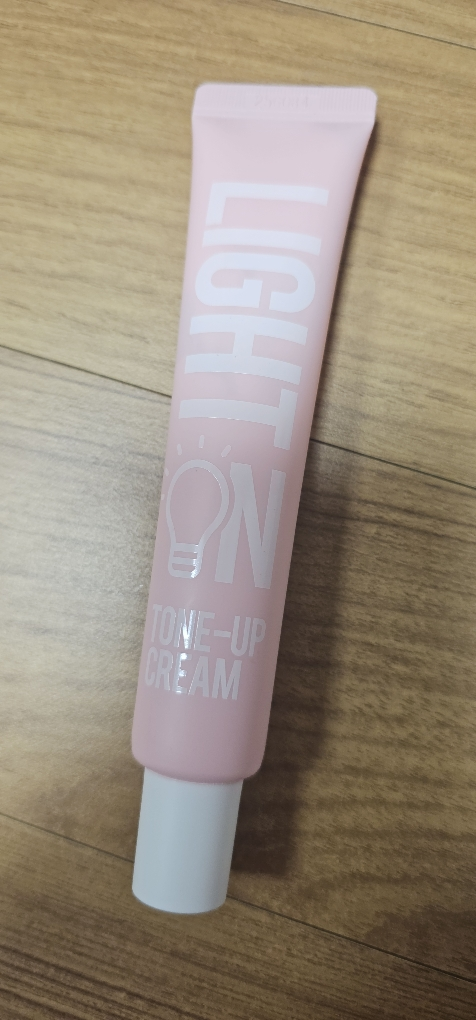 BOM (비오엠) 라이트 온 톤업 크림 review image