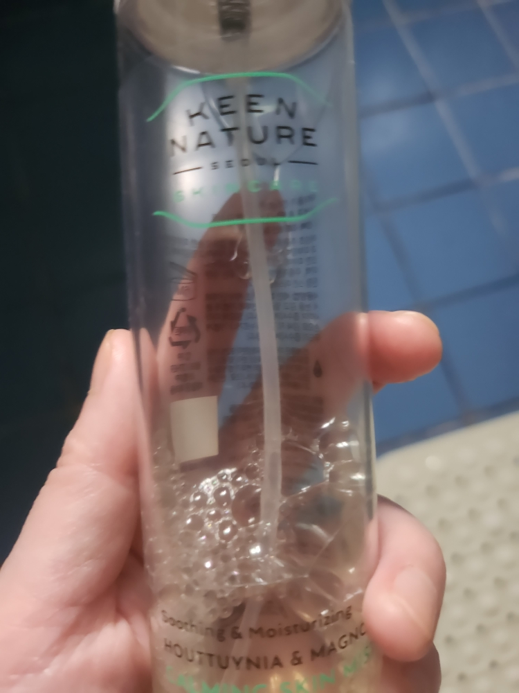 紫锥花和木兰花护肤喷雾的真实用户使用照片