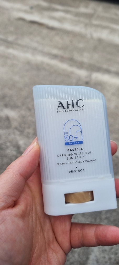 AHC (에이에이치씨) 마스터즈 카밍 워터풀 선스틱 [SPF50+/PA++++] review image