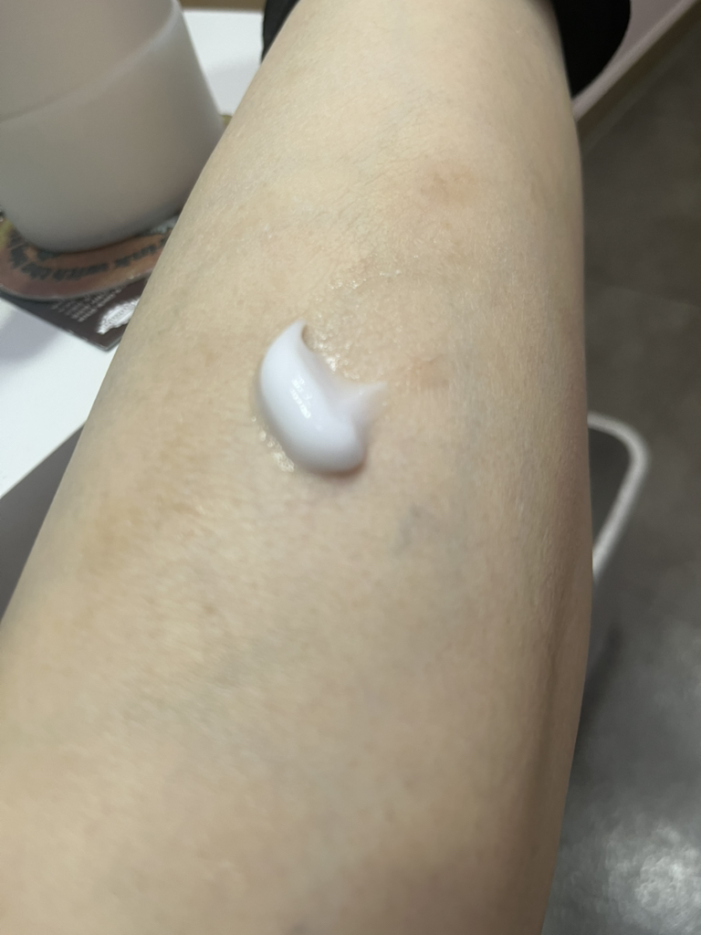 바세린 (Vaseline) 인텐시브 케어 드라이 스킨 리페어 바디로션 [알로에수드] review image