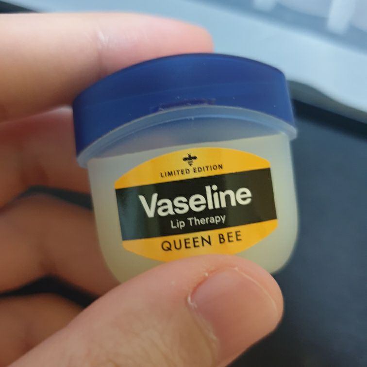 바세린 (Vaseline) 리미티드 에디션 립테라피 [퀸비] review image