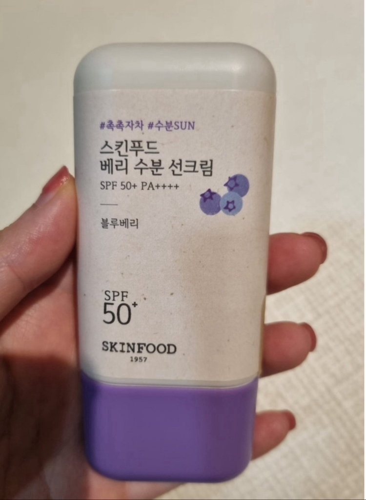 스킨푸드 (SKINFOOD) 베리 선크림 [SPF50+/PA++++] [수분] review image