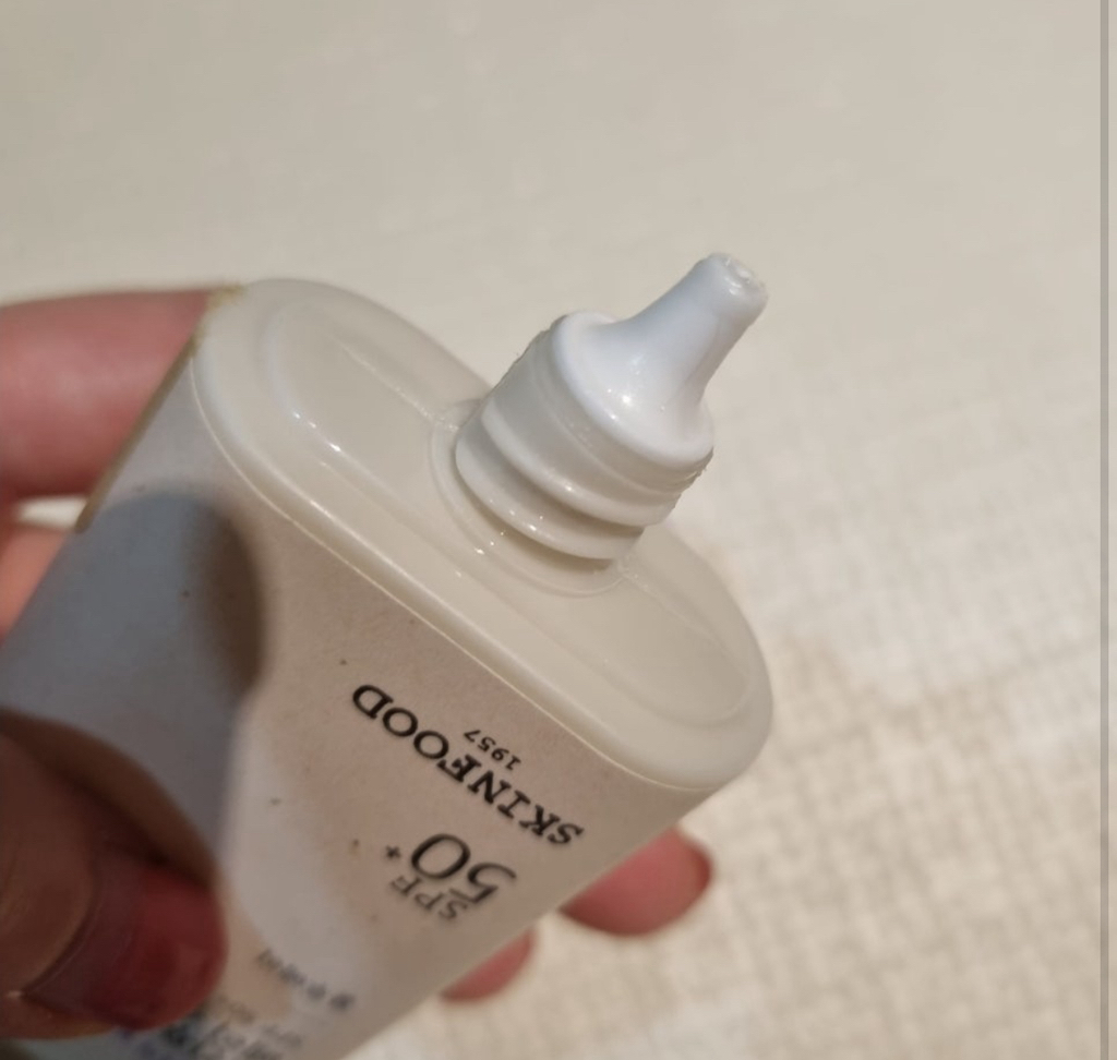 스킨푸드 (SKINFOOD) 베리 선크림 [SPF50+/PA++++] [수분] review image