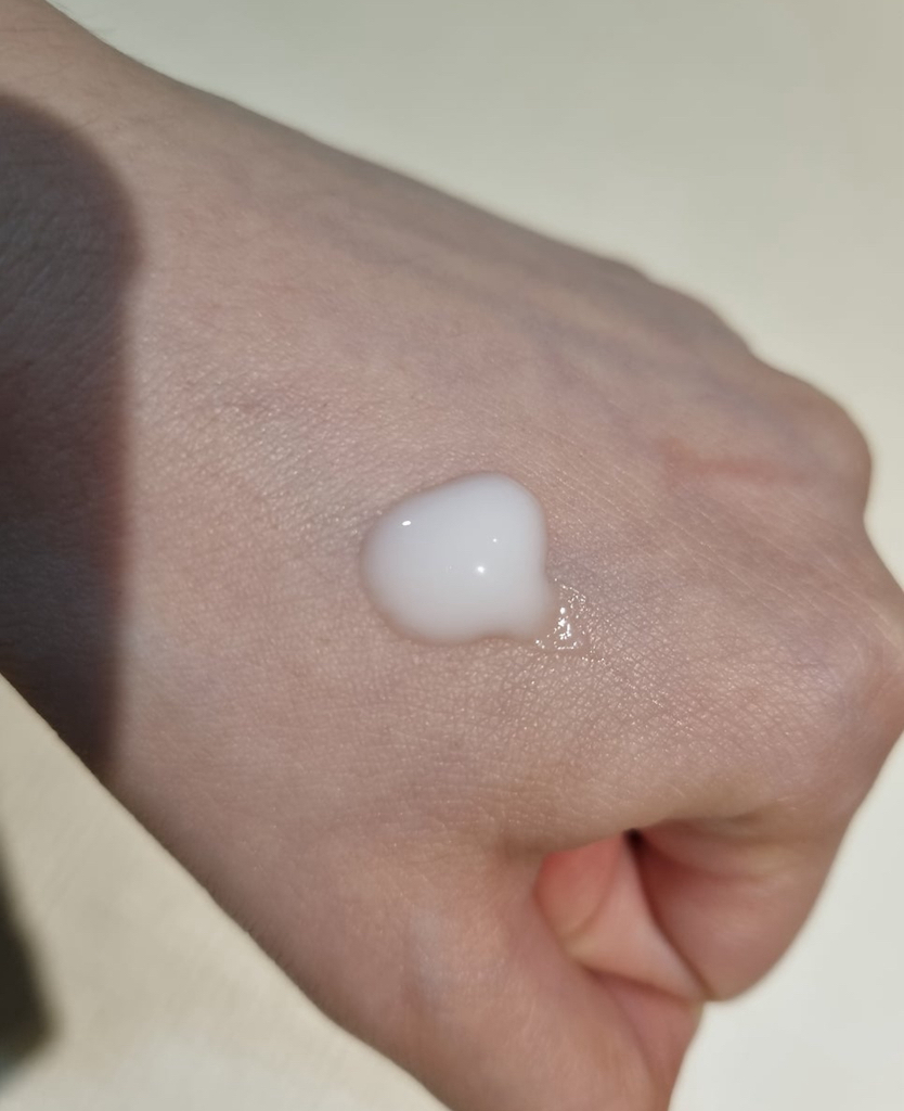 스킨푸드 (SKINFOOD) 베리 선크림 [SPF50+/PA++++] [수분] review image