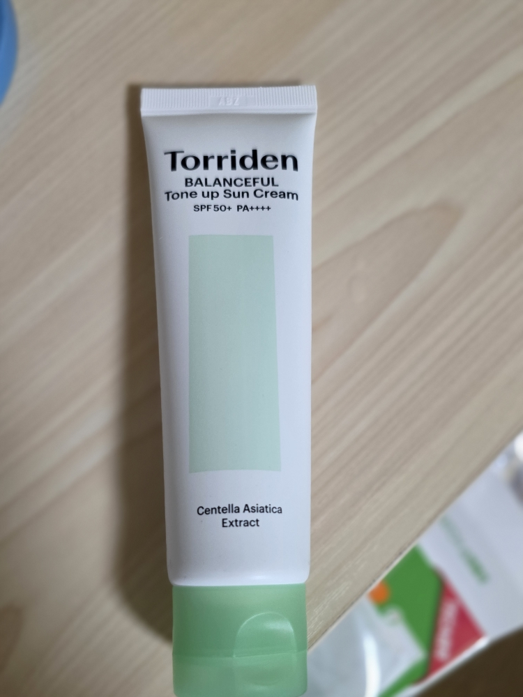 绿色提亮防晒霜 [SPF50+/PA++++]的真实用户使用照片