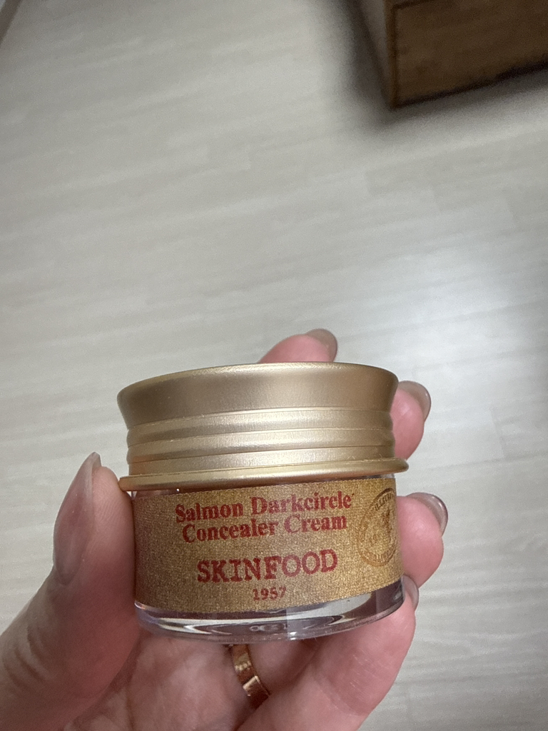 三文鱼黑眼圈遮瑕霜 [1 号绽放]的真实用户使用照片