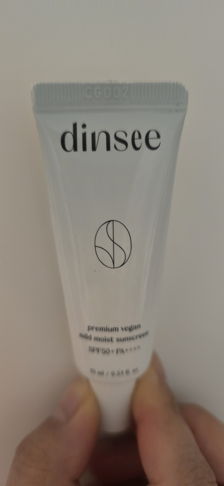 딘시 (dinsee) 프리미엄 비건 마일드 모이스트 선크림 [SPF50+/PA++++] review image