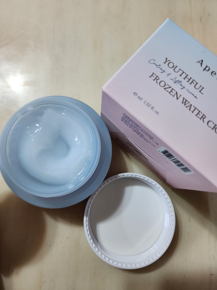 Ảnh đánh giá thực tế của người dùng về Youthful Frozen Water Cream
