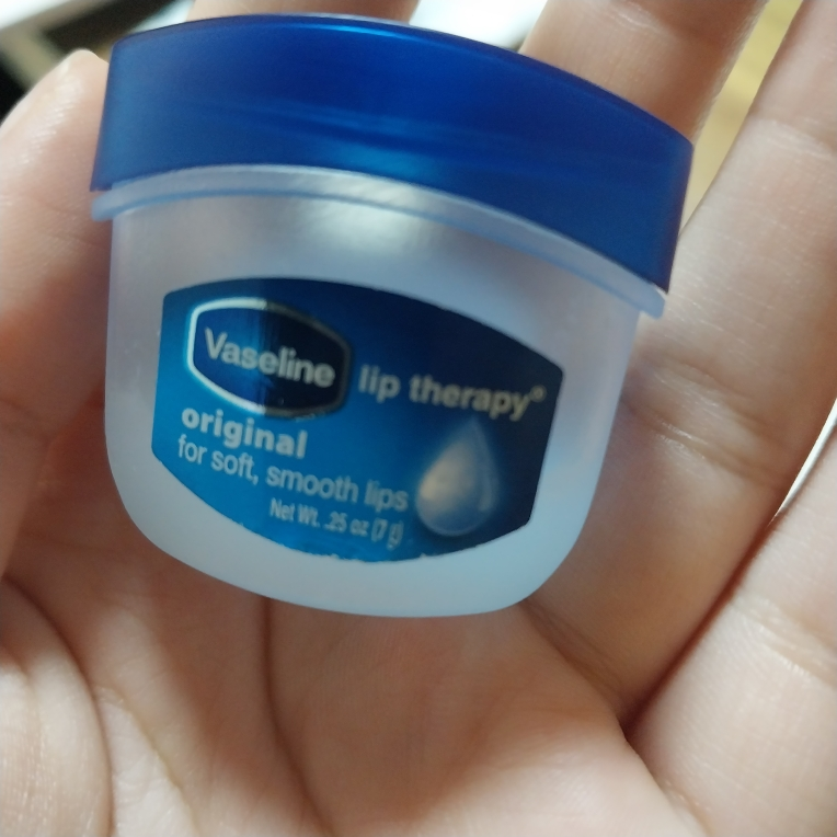 (联合利华）理肤泉润唇膏 [原味］的真实用户使用照片