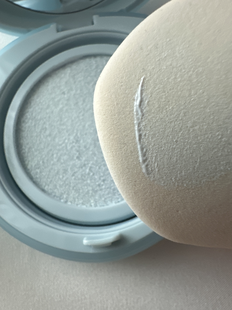 토코보 (TOCOBO) 블러 피니쉬 선쿠션 [SPF50+/PA++++] [00 퓨어] review image