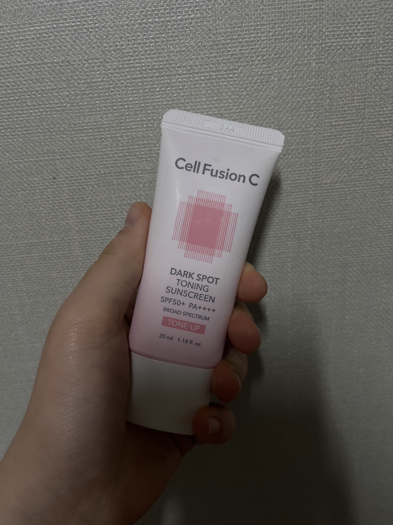 防晒霜 [SPF50+/PA++++] [淡化色斑]的真实用户使用照片