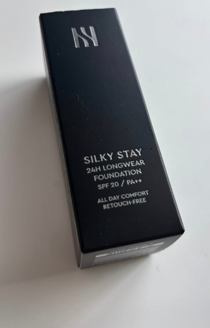 丝滑持久粉底液 [SPF20/PA++] [21N1 香草] [1.5 毫升的真实用户使用照片