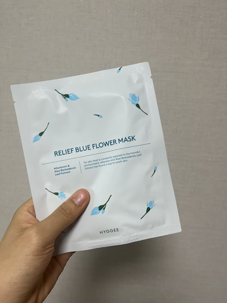 휘게 (HYGGEE) 릴리프 블루 플라워 마스크 review image