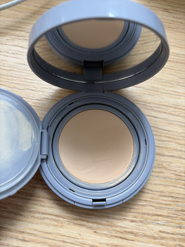 第二层肌肤网状哑光化妆棉 [SPF40/PA++] [21 号象牙色] [黑色的真实用户使用照片