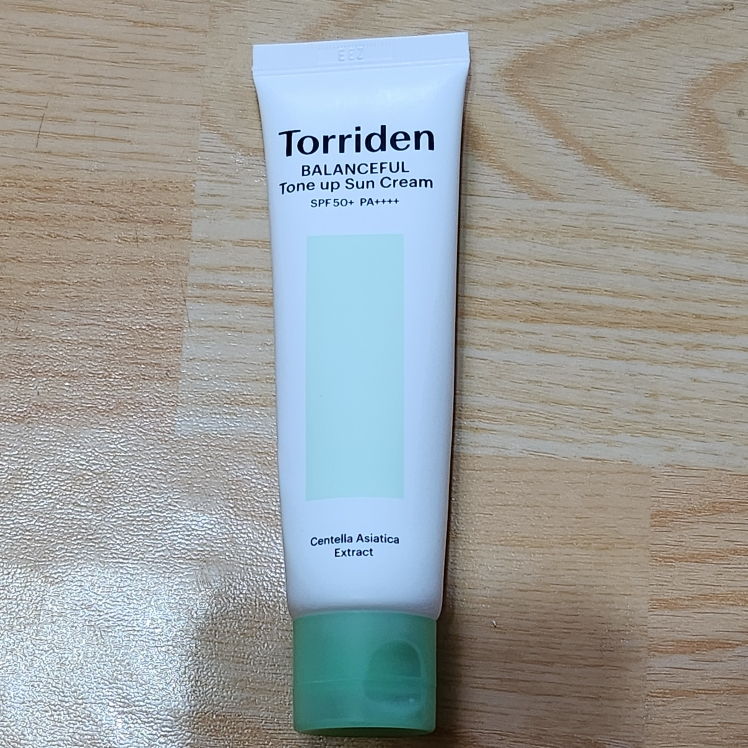 绿色提亮防晒霜 [SPF50+/PA++++]的真实用户使用照片