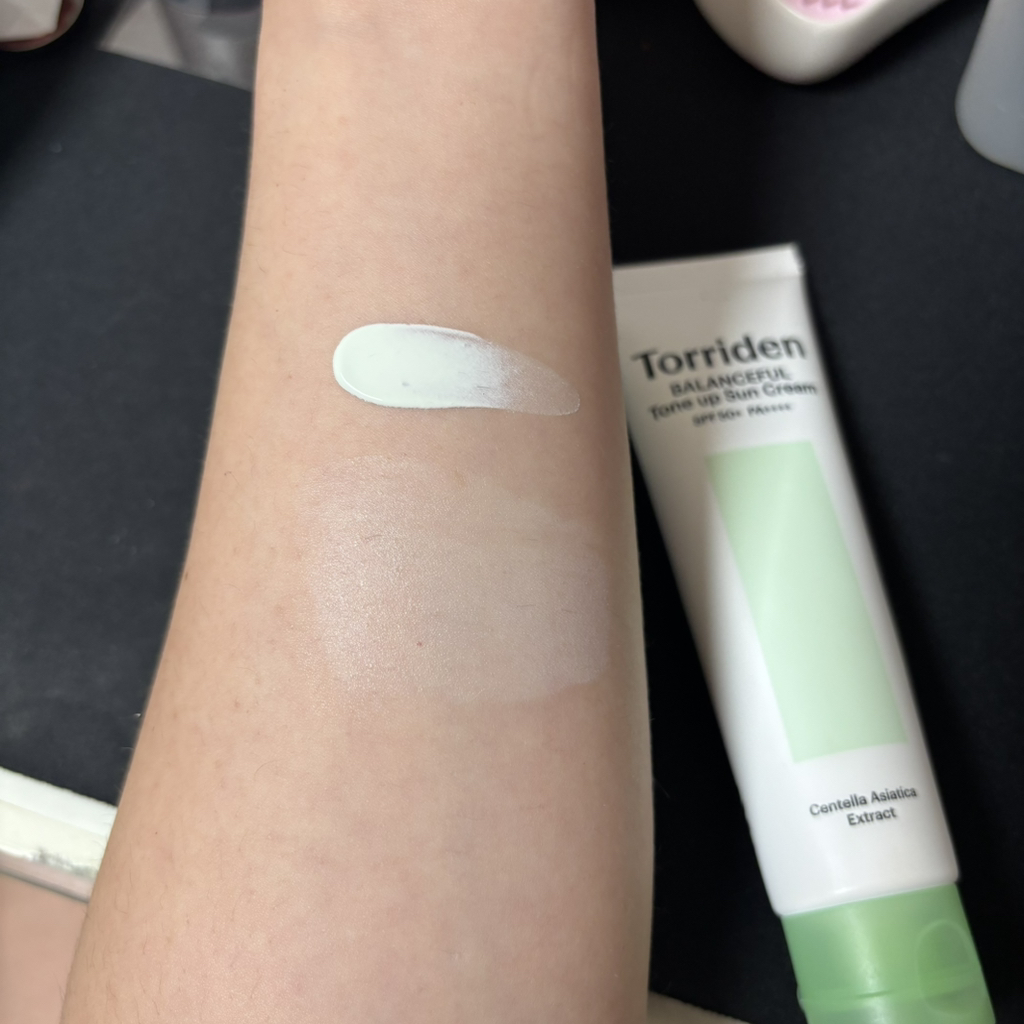 绿色提亮防晒霜 [SPF50+/PA++++]的真实用户使用照片