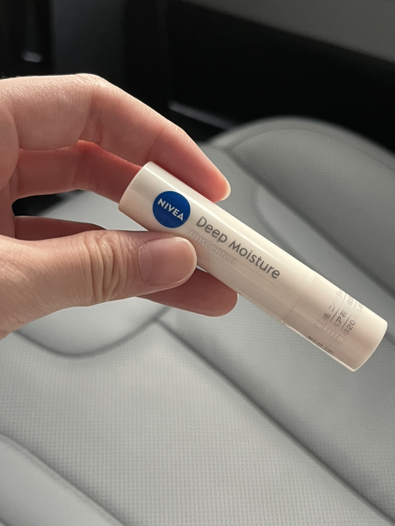 니베아 (NIVEA) 립케어 딥 모이스처 [무향] review image