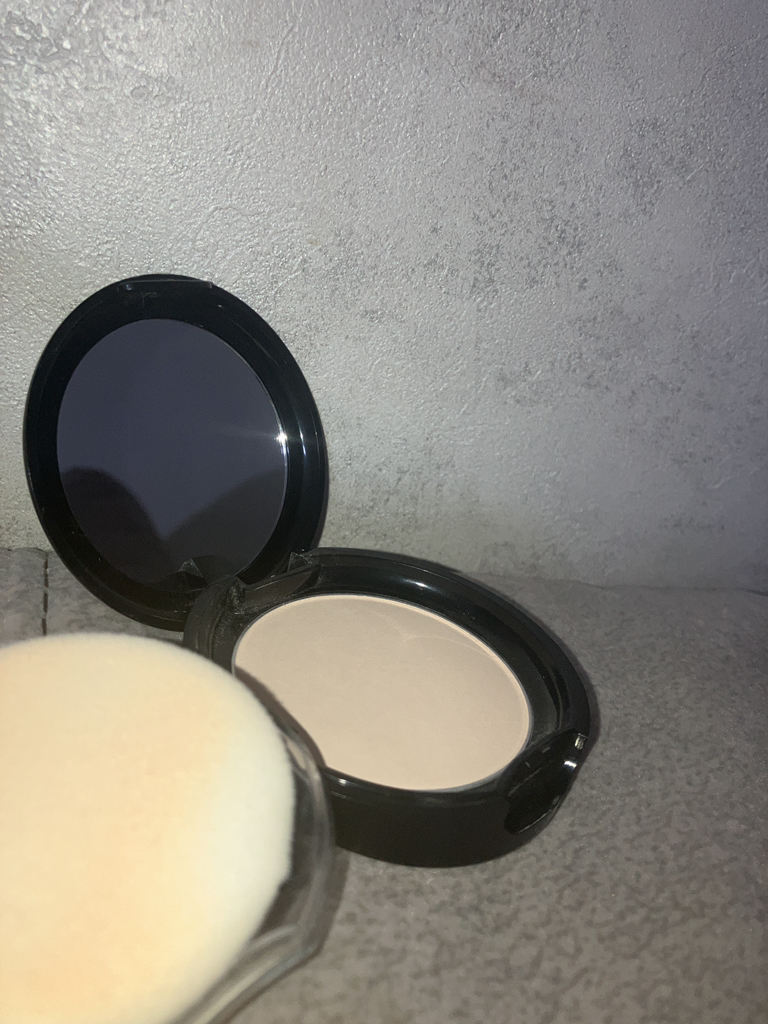 어바웃톤 (ABOUT_TONE.) 블러 파우더 팩트 [2.5 아이보리] review image