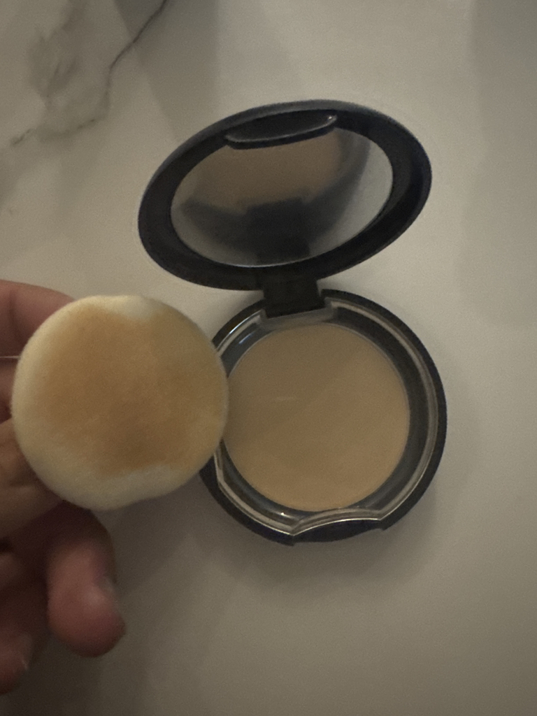 어바웃톤 (ABOUT_TONE.) 블러 파우더 팩트 [03 내추럴] review image