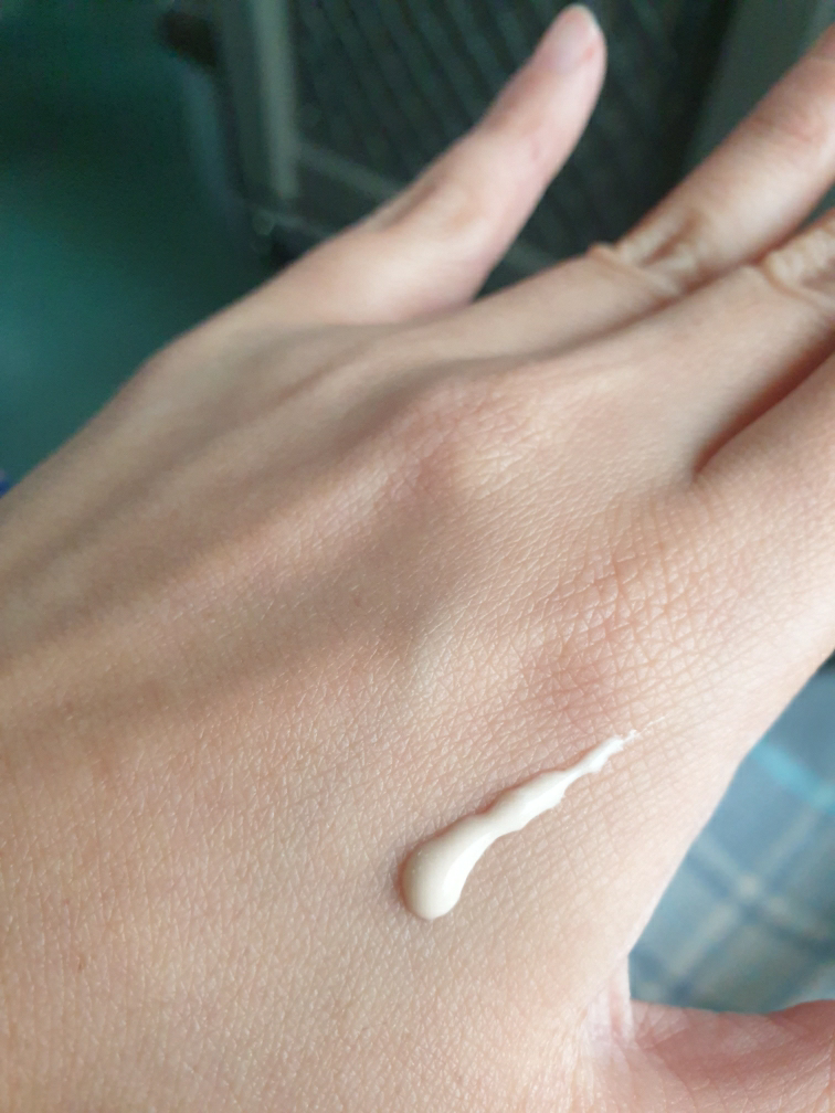 피지오겔 (PHYSIOGEL) 레드수딩 AI 글로우업 썬스크린 [SPF50+/PA++++] review image