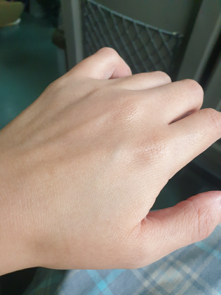 피지오겔 (PHYSIOGEL) 레드수딩 AI 글로우업 썬스크린 [SPF50+/PA++++] review image