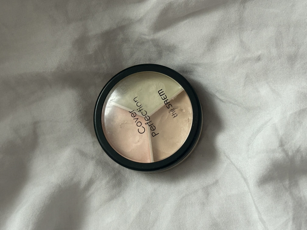 完美遮瑕三色盒 [03 Correct Up Beige] (Correct Up Beige)的真实用户使用照片