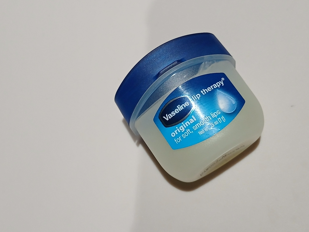 (联合利华）理肤泉润唇膏 [原味］的真实用户使用照片