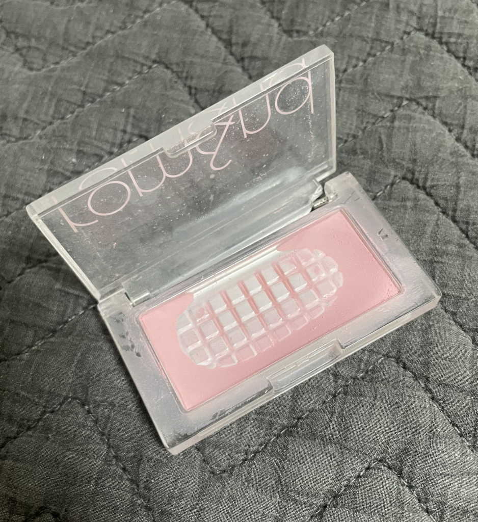 胜过脸颊腮红 [C02蓝莓片]的真实用户使用照片