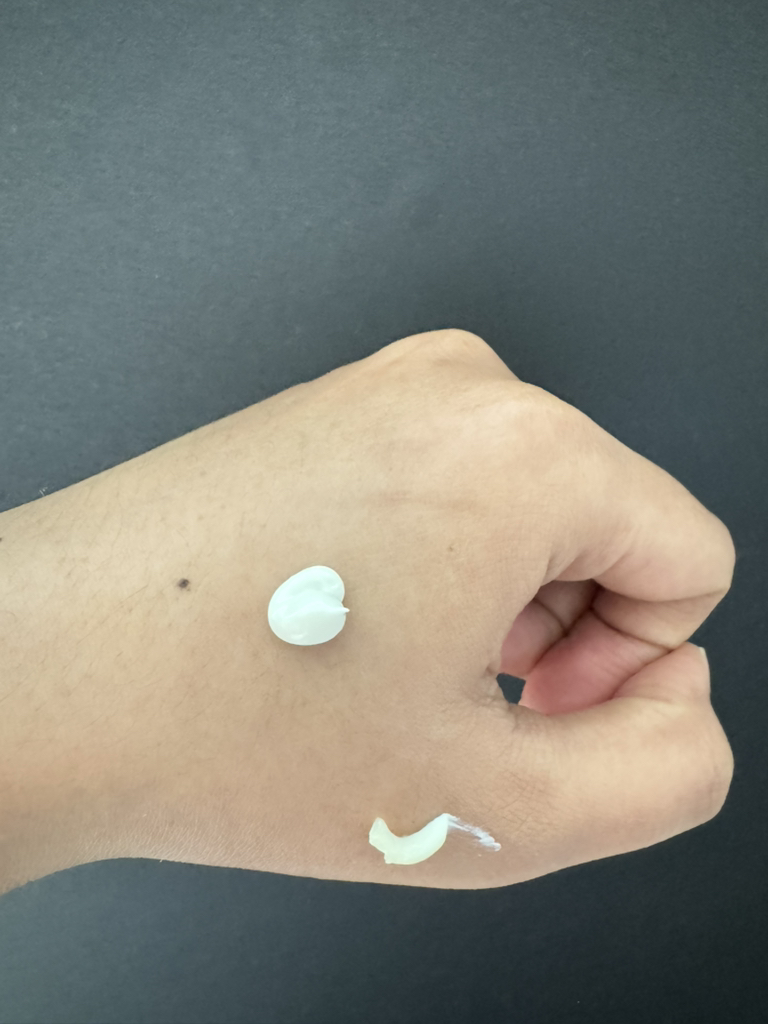 일리윤 (ILLIYOON) 저자극 이지워시 선크림 [SPF50+/PA++++] review image