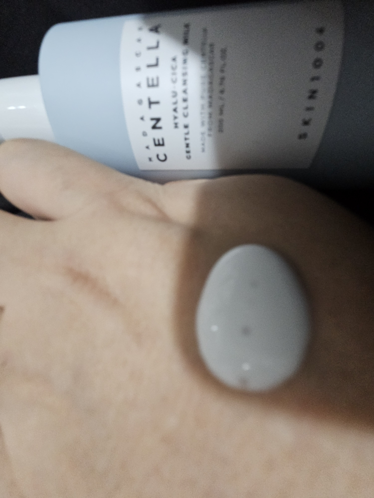 스킨1004 (SKIN1004) 마다가스카르 센텔라 히알루-시카 젠틀 클렌징 밀크 review image