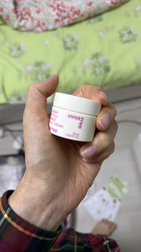 Ảnh đánh giá thực tế của người dùng về Kem dưỡng da collagen trà xanh ceramide tăng cường độ đàn hồi