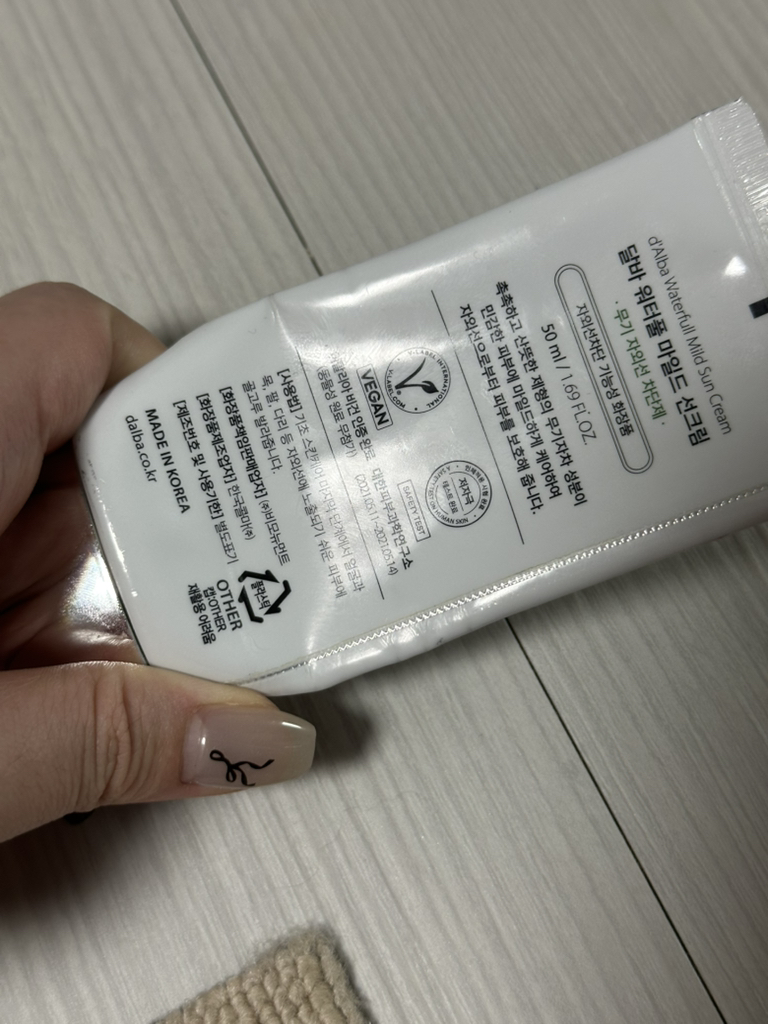 달바 (d'Alba) 워터풀 선크림 [SPF50+/PA++++] [마일드] review image