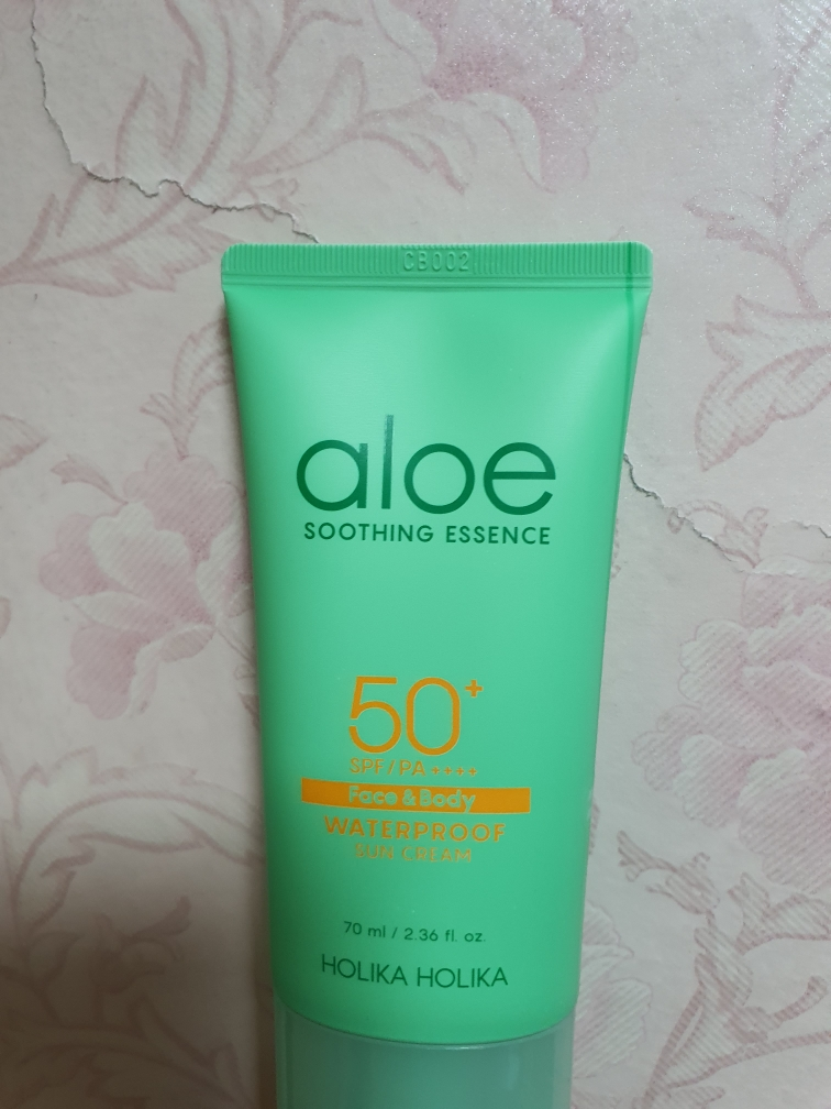 홀리카홀리카 (HOLIKAHOLIKA) 알로에 워터프루프 선크림 [SPF50+/PA++++] review image