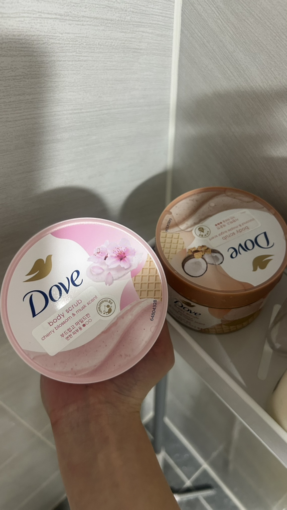 도브 (Dove) 슈가 앤드 [코코넛밀크스크럽] review image