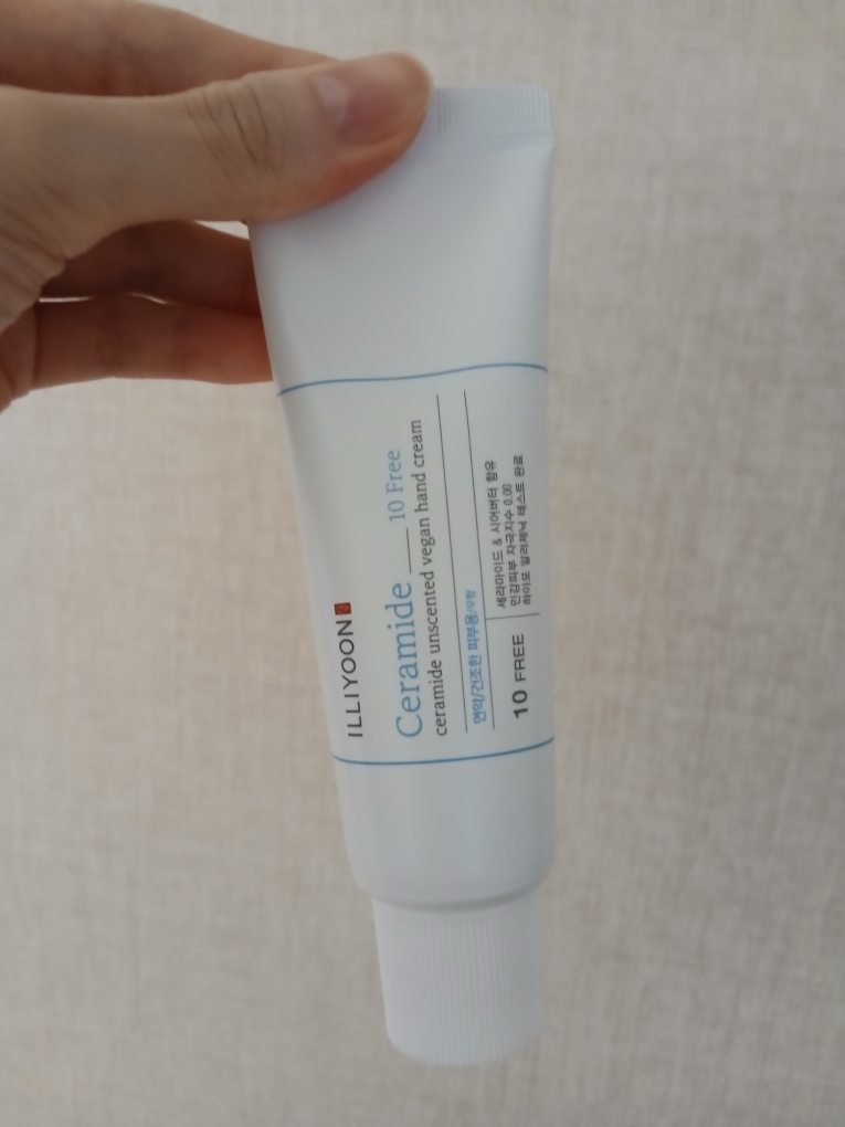 일리윤 (ILLIYOON) 세라마이드 무향 비건 핸드크림 review image