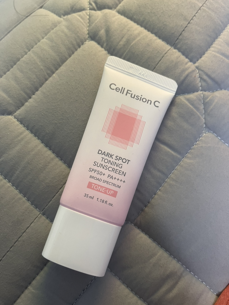 防晒霜 [SPF50+/PA++++] [淡化色斑]的真实用户使用照片