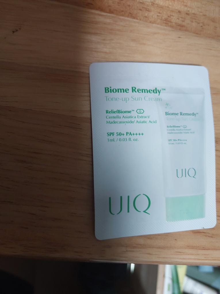 유이크 (UIQ) 바이옴 레미디 톤업 선크림 [SPF50+/PA++++] [그린] review image