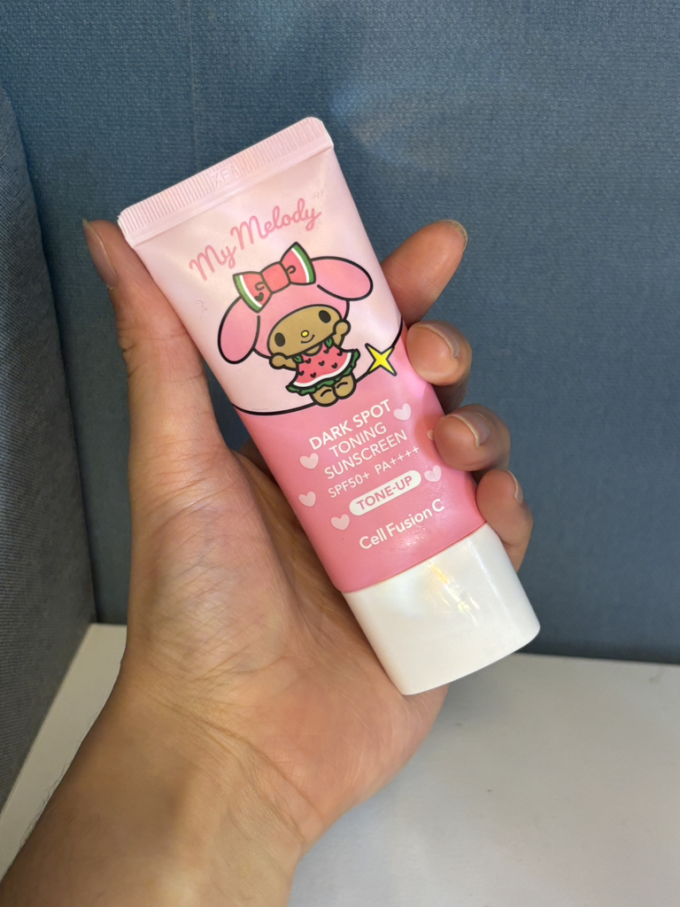 防晒霜 [SPF50+/PA++++] [淡化色斑]的真实用户使用照片