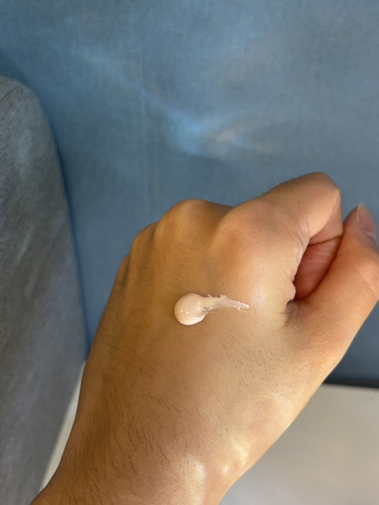 防晒霜 [SPF50+/PA++++] [淡化色斑]的真实用户使用照片