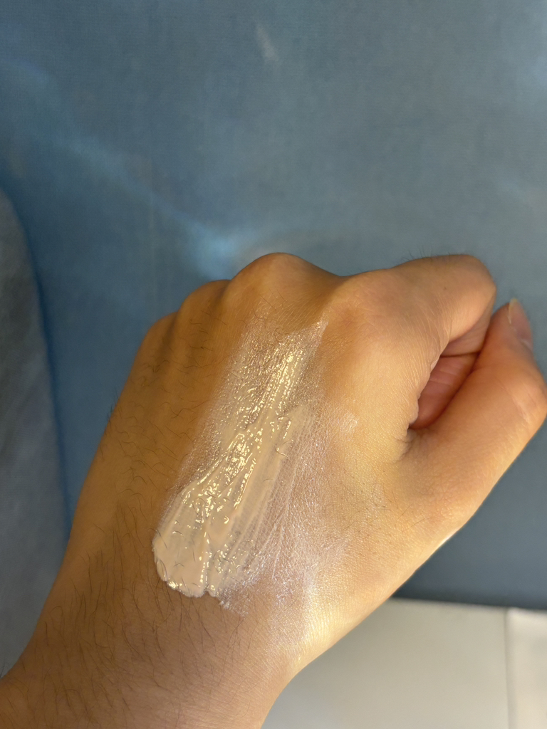 防晒霜 [SPF50+/PA++++] [淡化色斑]的真实用户使用照片