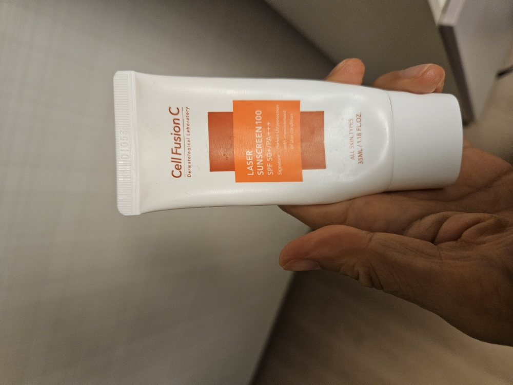 防晒霜 [SPF50+/PA++++] [激光紫外线 ] [SPF50+/PA++++] [激光紫外线 ]的真实用户使用照片