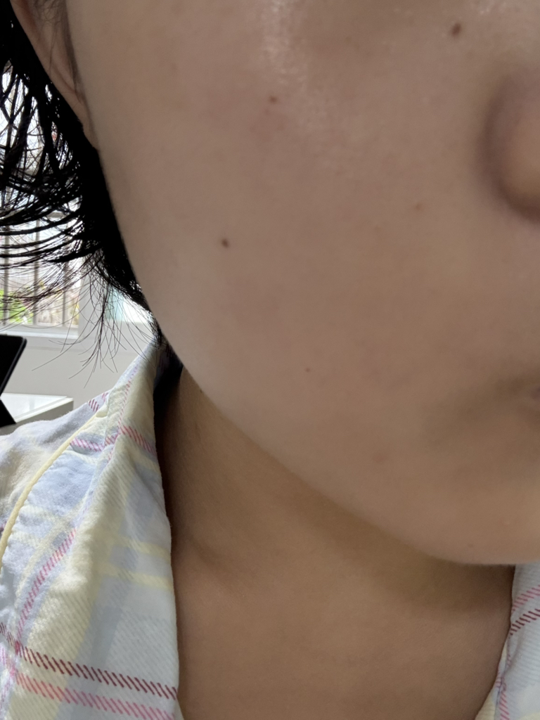 玻尿酸水润持久防晒霜 [SPF50+/PA++++]的真实用户使用照片