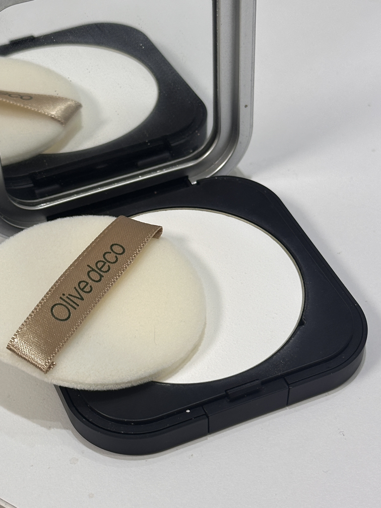 메이크업포에버 (MAKEUPFOREVER) UHD 프레스드 파우더 [01 트랜스루센트] review image